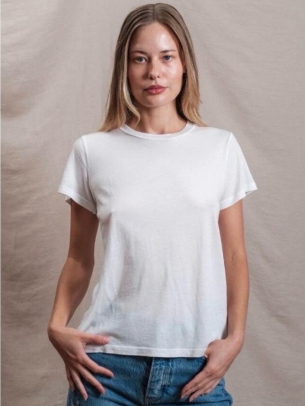 Sundry Classic Elevated Essential Minimalist White Tee in Pima Cotton Size S NWT